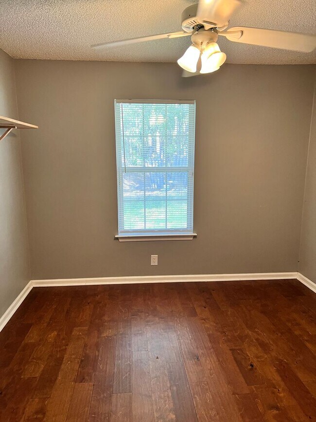 Building Photo - Four bedroom with a fenced in yard!