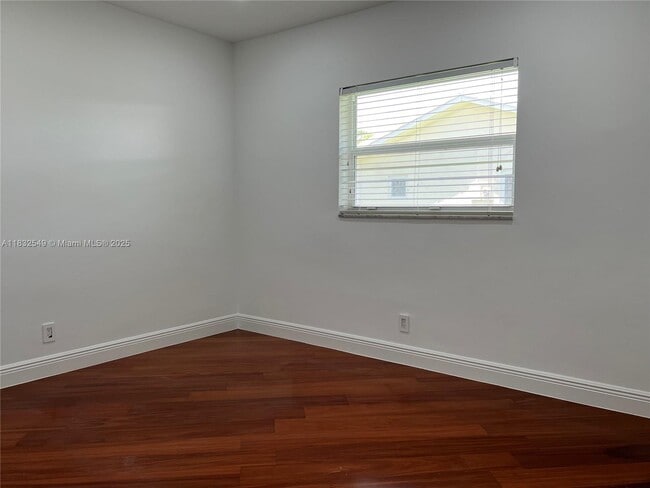 Building Photo - 1250 SW 15th Ave