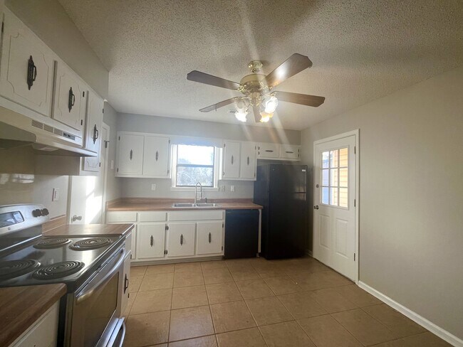 Building Photo - 125 Billings Dr