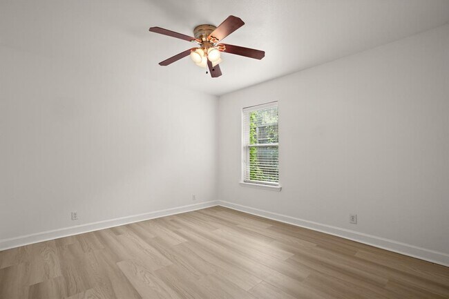 Building Photo - 2020 S Congress Ave