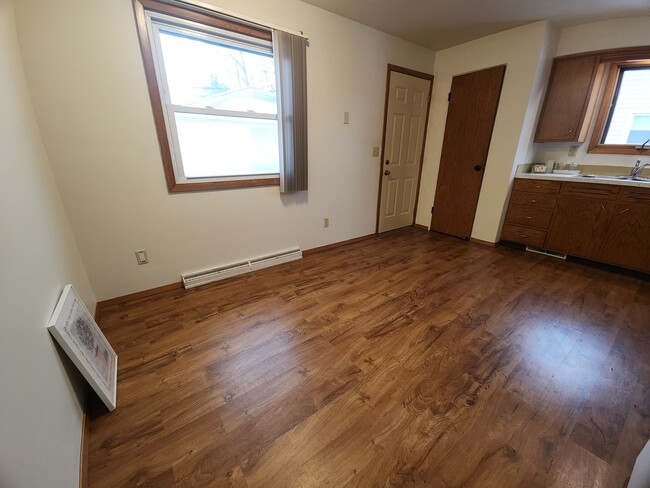 Building Photo - 631-633 E Longview Dr.