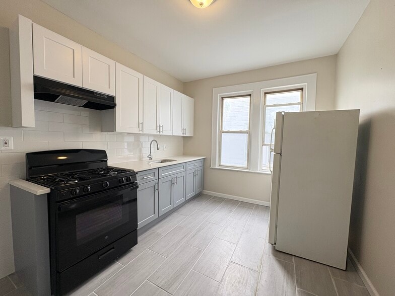 Primary Photo - 47 Fuller Pl