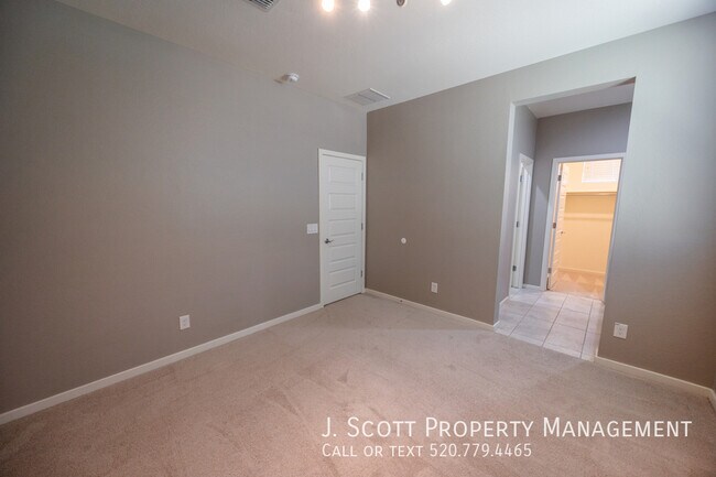 Building Photo - 1270 Carlsbad Dr