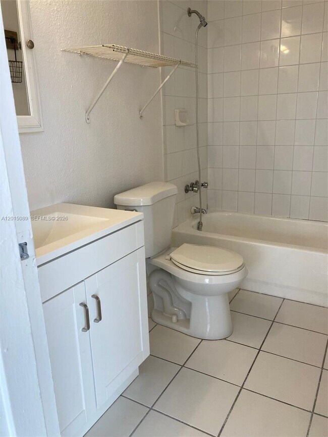 Building Photo - 5100 SW 41st St