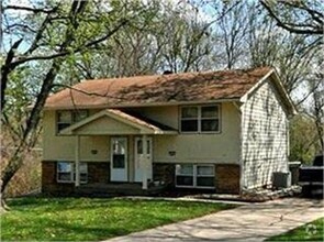 Building Photo - Quiet Norwalk Duplex