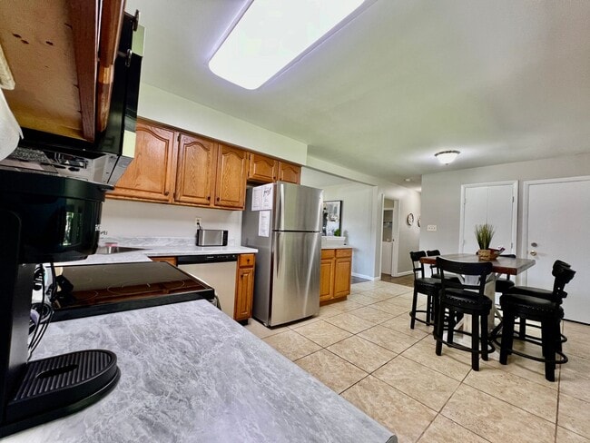 Building Photo - 2501 Elmo Pl