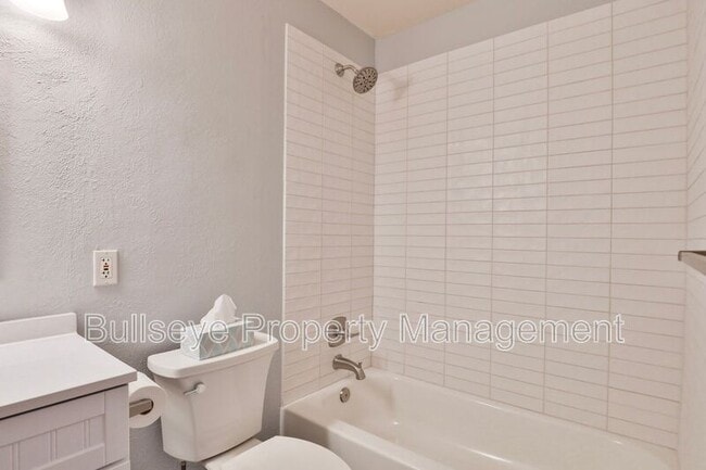 Building Photo - 1037 E El Caminito Dr