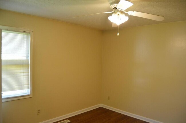 Building Photo - 3113 Rockaway Dr