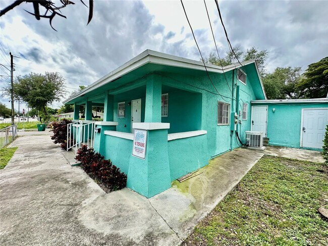 Building Photo - 6136 N Miami Ave