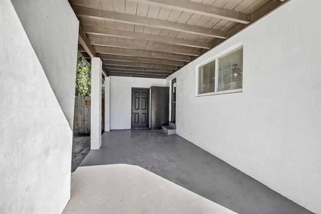 Building Photo - 642 SW 11th St