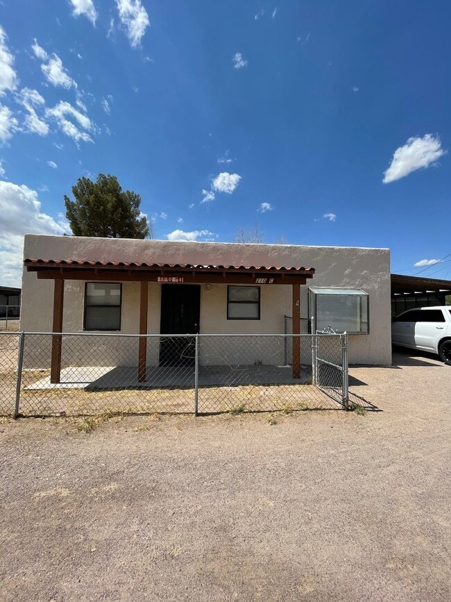 Building Photo - Beautiful 1 Bedroom/1 Bath Unit **Available Now**