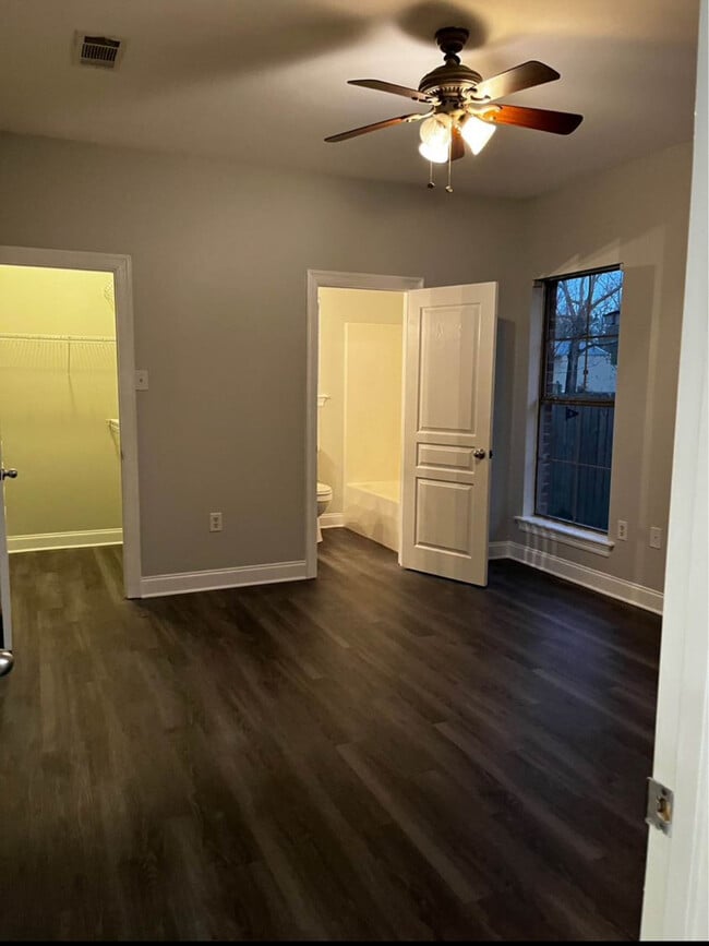 Building Photo - Unit B-2