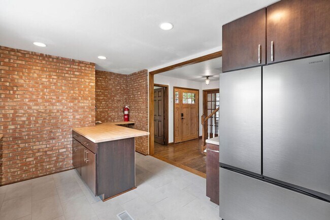 Building Photo - Beautiful 5-Bedroom + Office, 4-Bath Home in Northwest Fort Collins!