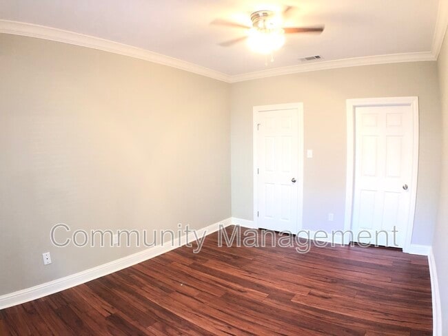 Building Photo - 710 E Boyd Dr