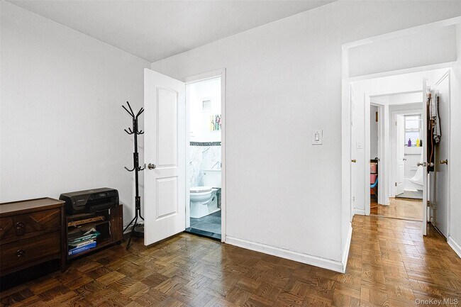 Building Photo - 102-55 67th Dr