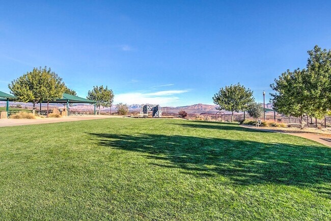 Building Photo - Fully Furnished 3 Bedroom Home In Coral Canyon With Community Amenities