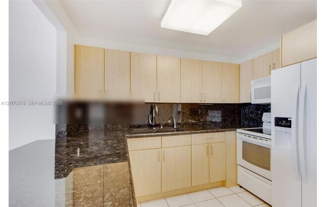 Building Photo - 2301 Collins Ave