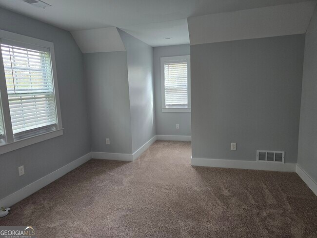 Building Photo - 4075 Fairburn Ave SW