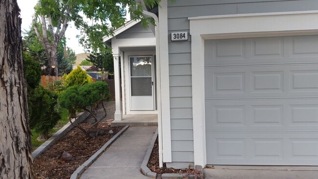 Building Photo - NICE 3 BED/2.5 BATH/2 CAR GARAGE/1590 SQ. ...