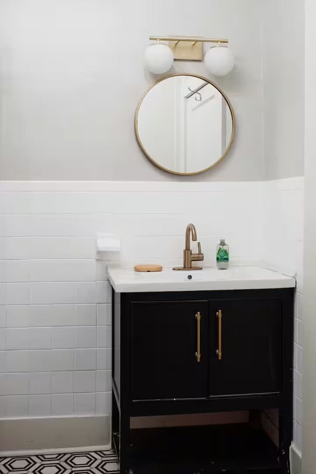 Building Photo - Lawrence House