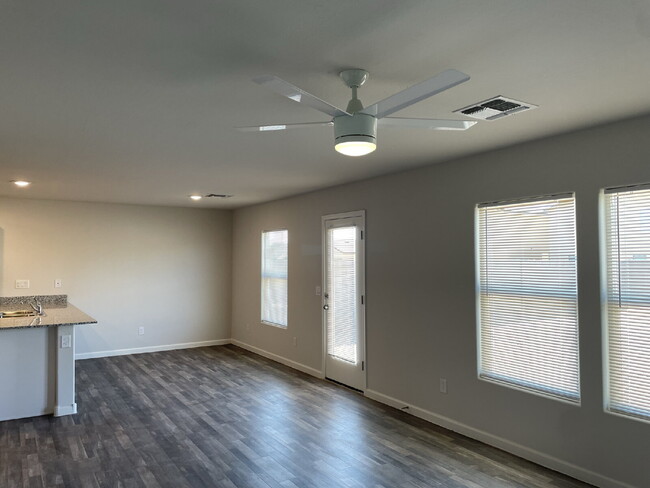 Building Photo - "Spacious 4-Bed Oasis in Coolidge, AZ – 18...
