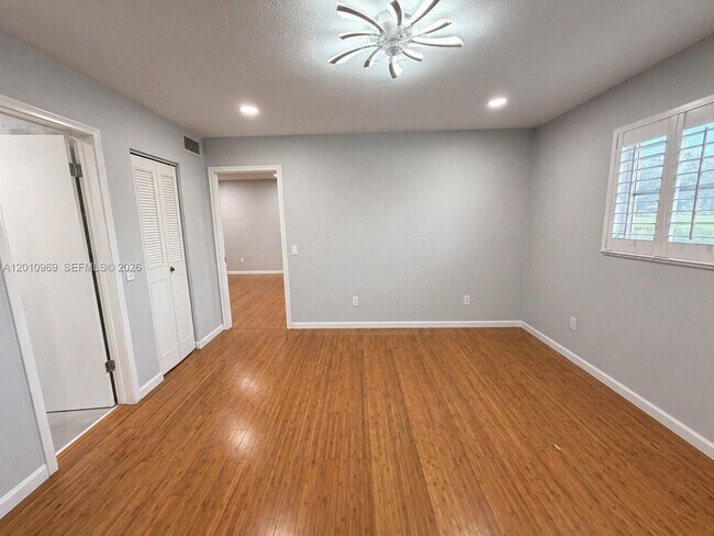 Building Photo - 2461 SW 82nd Ave