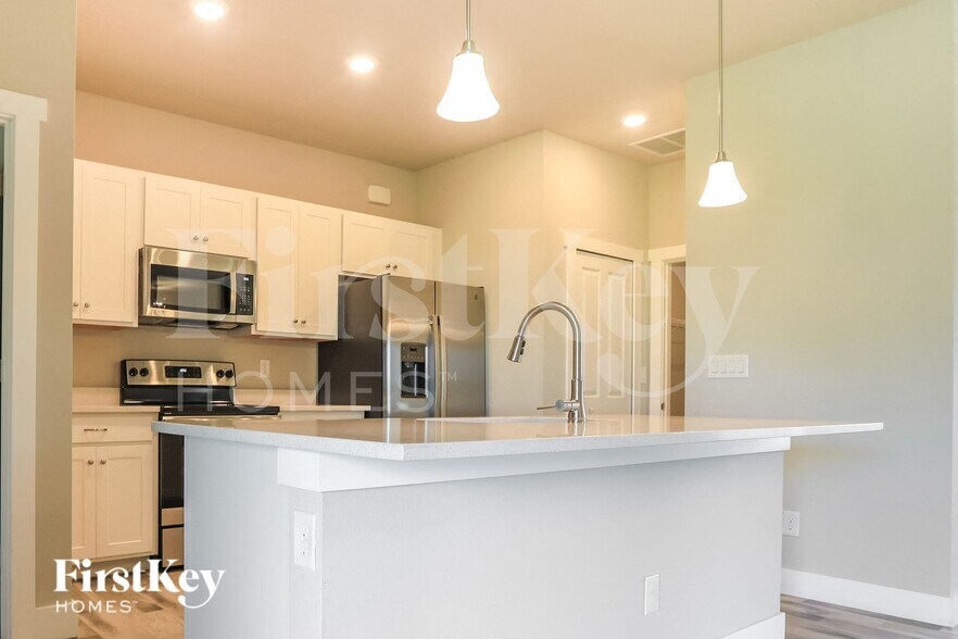 Building Photo - 5139 Cromey Rd