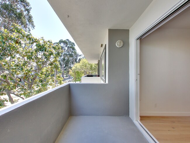 Building Photo - 1504 Newlands Ave