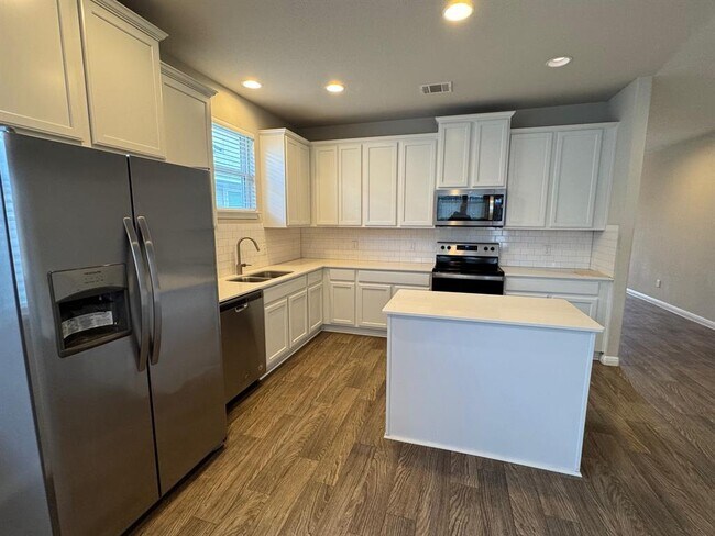 Building Photo - 209 Pitchfork Dr