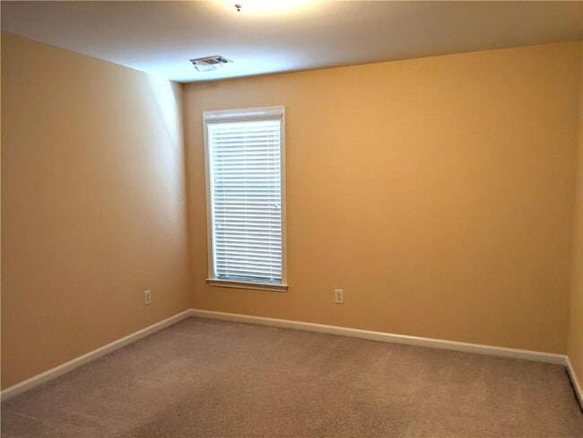 Building Photo - 310 Finchley Dr