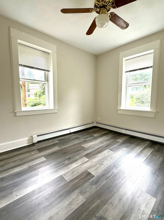 Building Photo - 74 Linden Ave