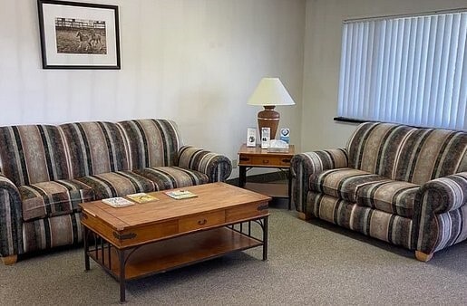 Building Photo - 835 W Main St