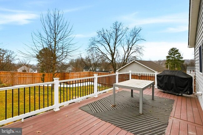 Building Photo - 8875 Carrollton Ave