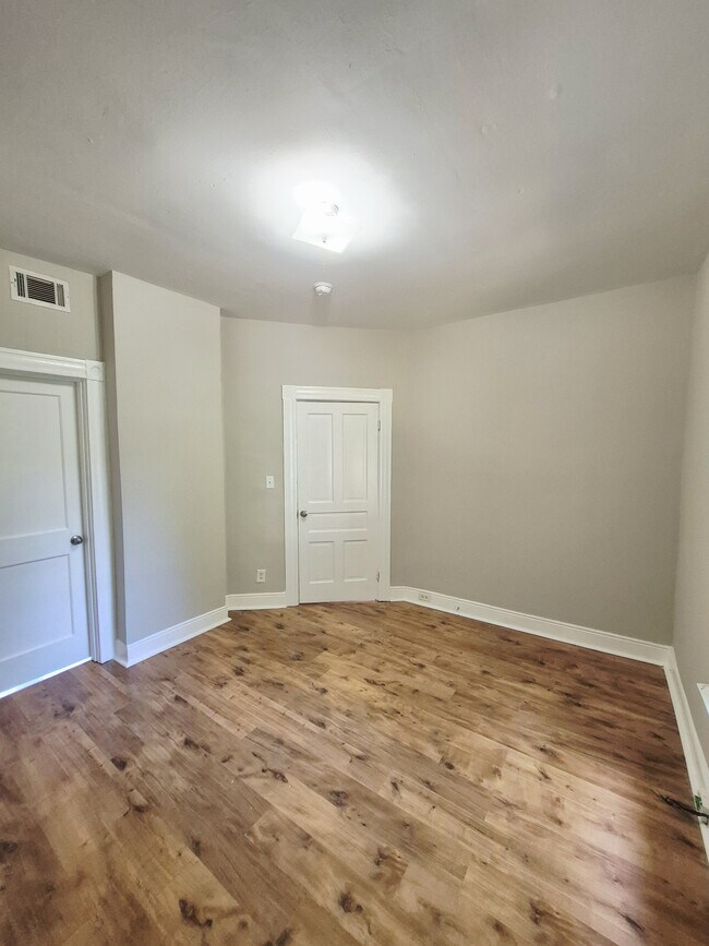 Building Photo - 3209 3rd Ave