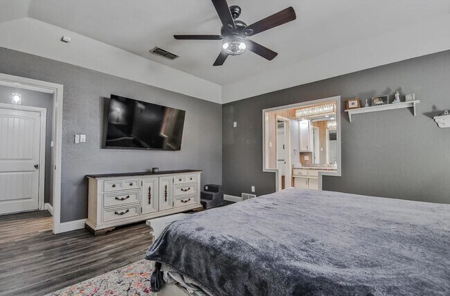 Building Photo - So many Amenities!