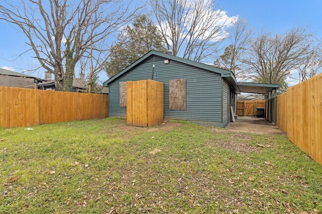 Building Photo - 2392 Zanone Ave