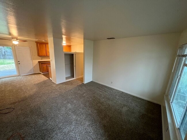 Building Photo - 1906 Bowling Green Dr
