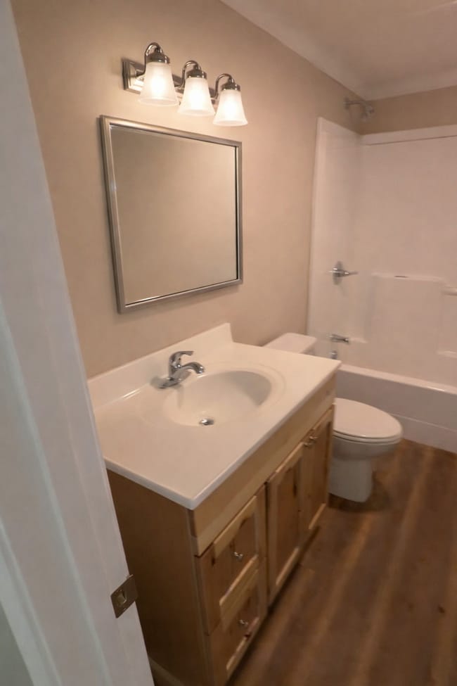 Building Photo - Adamsburg Home