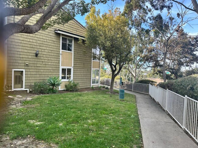 Primary Photo - Available Now! 3 bed/ 2 bath condo