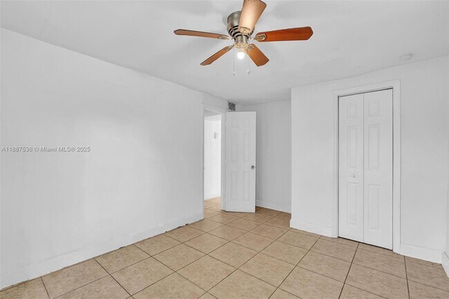 Building Photo - 2800 NW 6th Ct