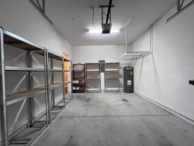 Building Photo - Gorgeous 3 bedroom, 2½ bath, 2 STORY townhome