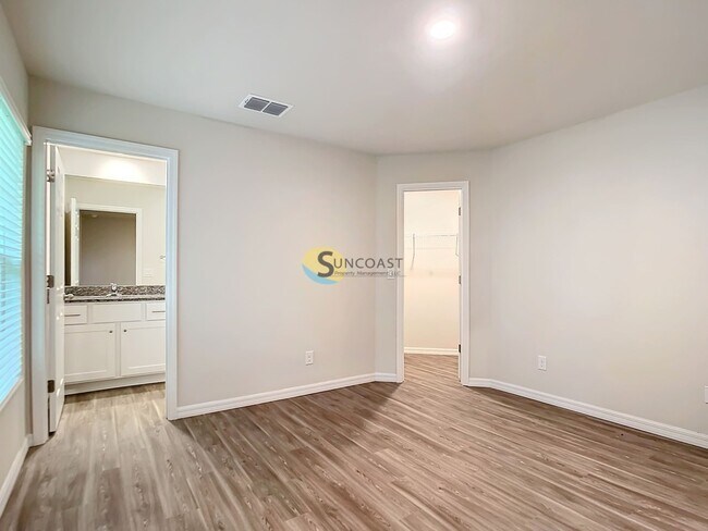 Building Photo - 10474 Pendleton Ave