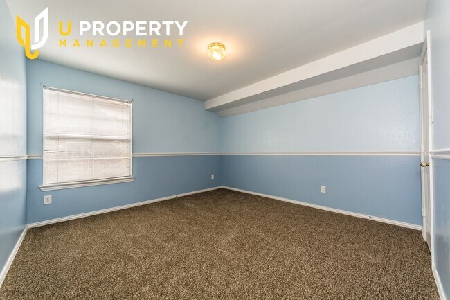 Building Photo - 6 Bedrooms, 3 garage space house. US75 & A...