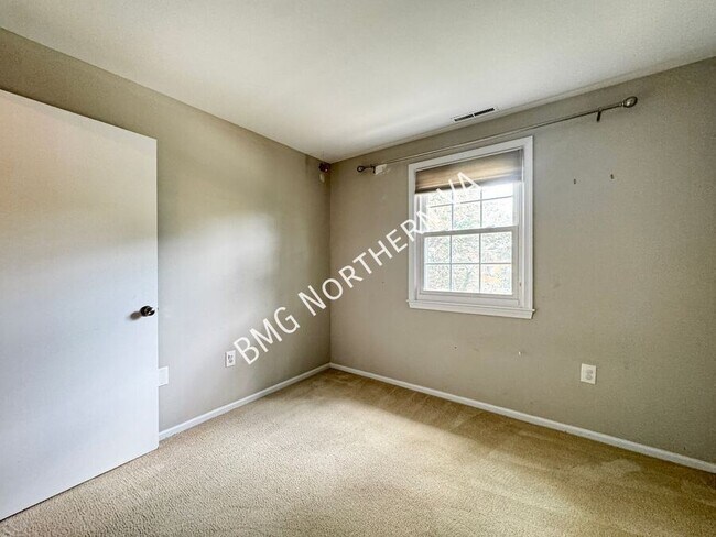 Building Photo - 566 Windover Ave NW
