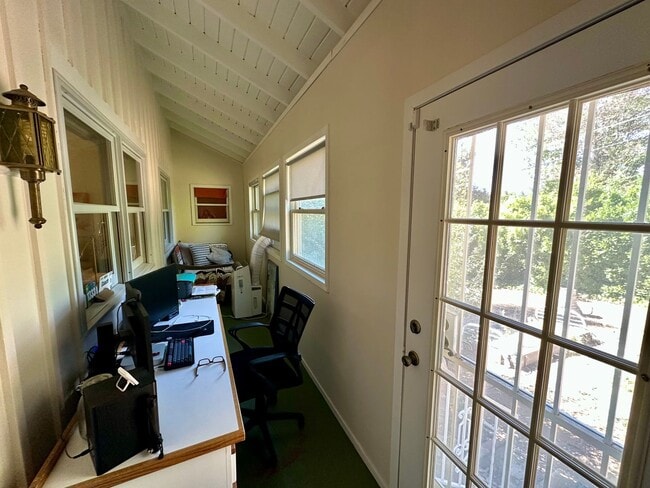 Building Photo - Welcome to this charming 2-bedroom, 2-bath...