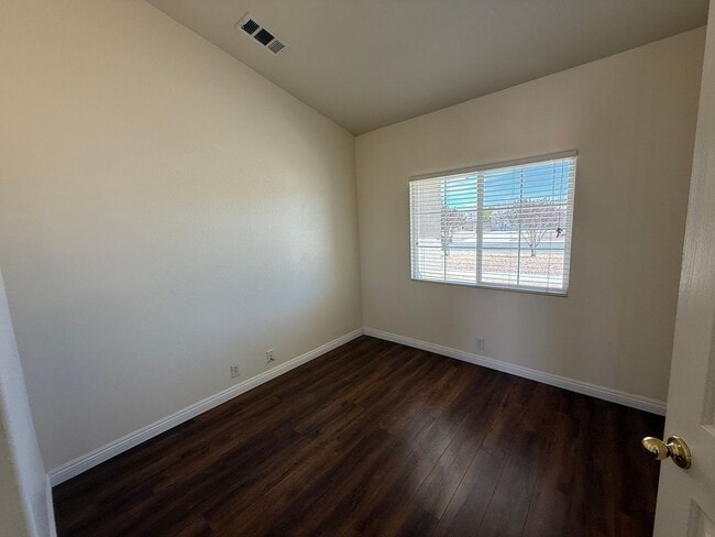 Building Photo - Beautiful Home In Apple Valley Vineyards-4...