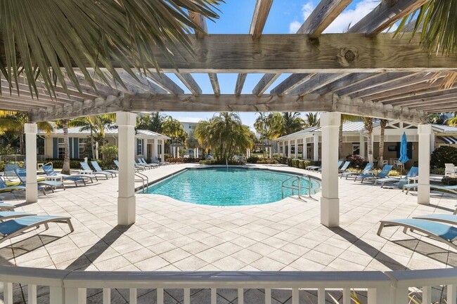 Building Photo - 315 Bay Colony Dr N