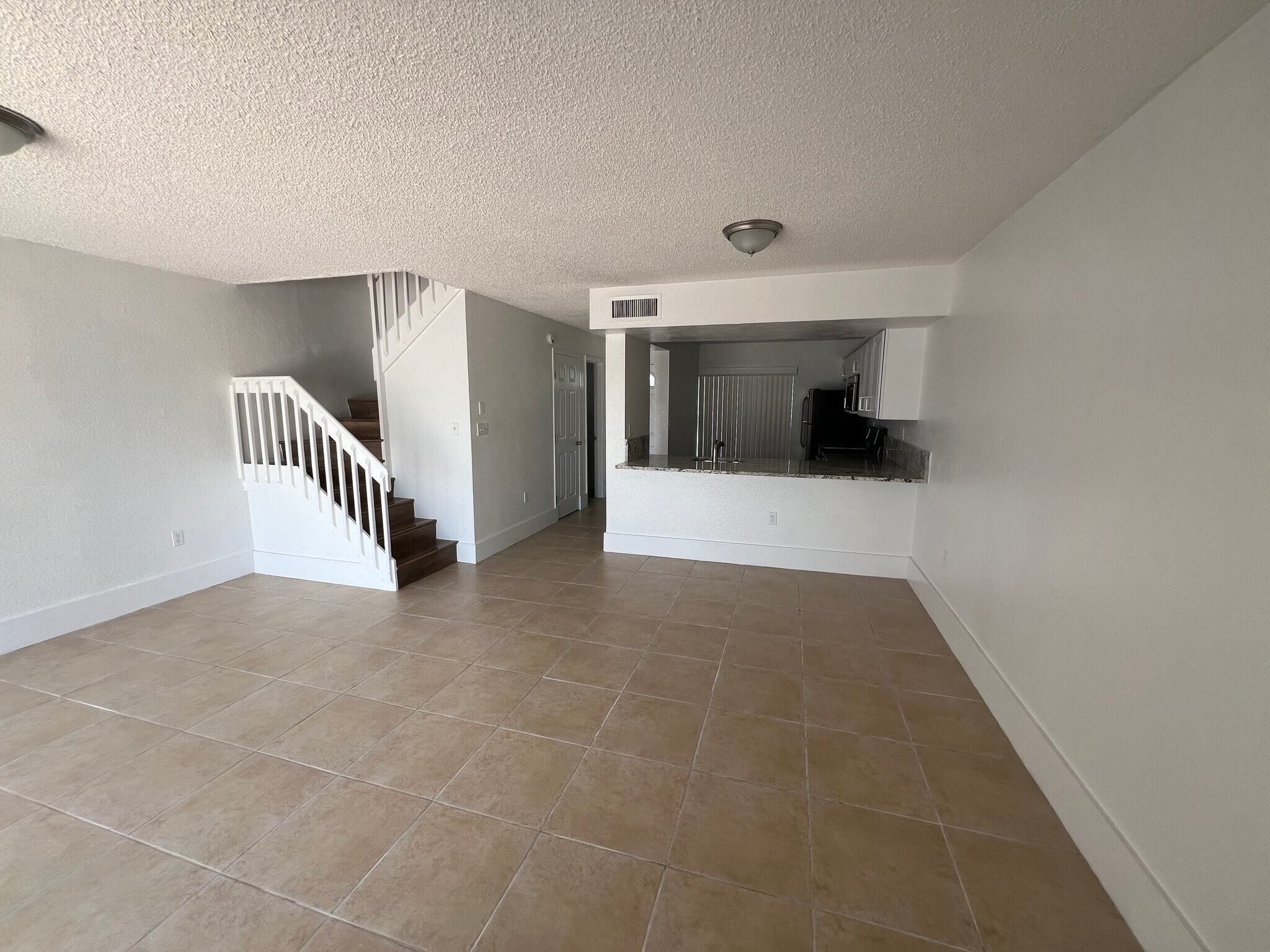 Building Photo - 887 Crystal Lake Dr