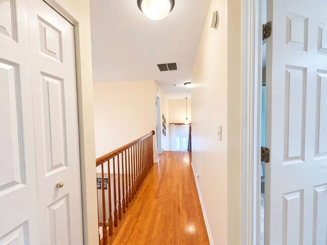 Building Photo - Spacious 4 Bed / 3.5 Bath Home with Finished Basement & Community Amenities in Wadsworth!