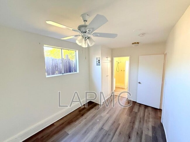 Building Photo - 927 - 929 1/2 Camulos St